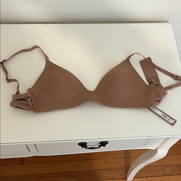 SKIMS Other - Skims NWT wireless form t shirt bra